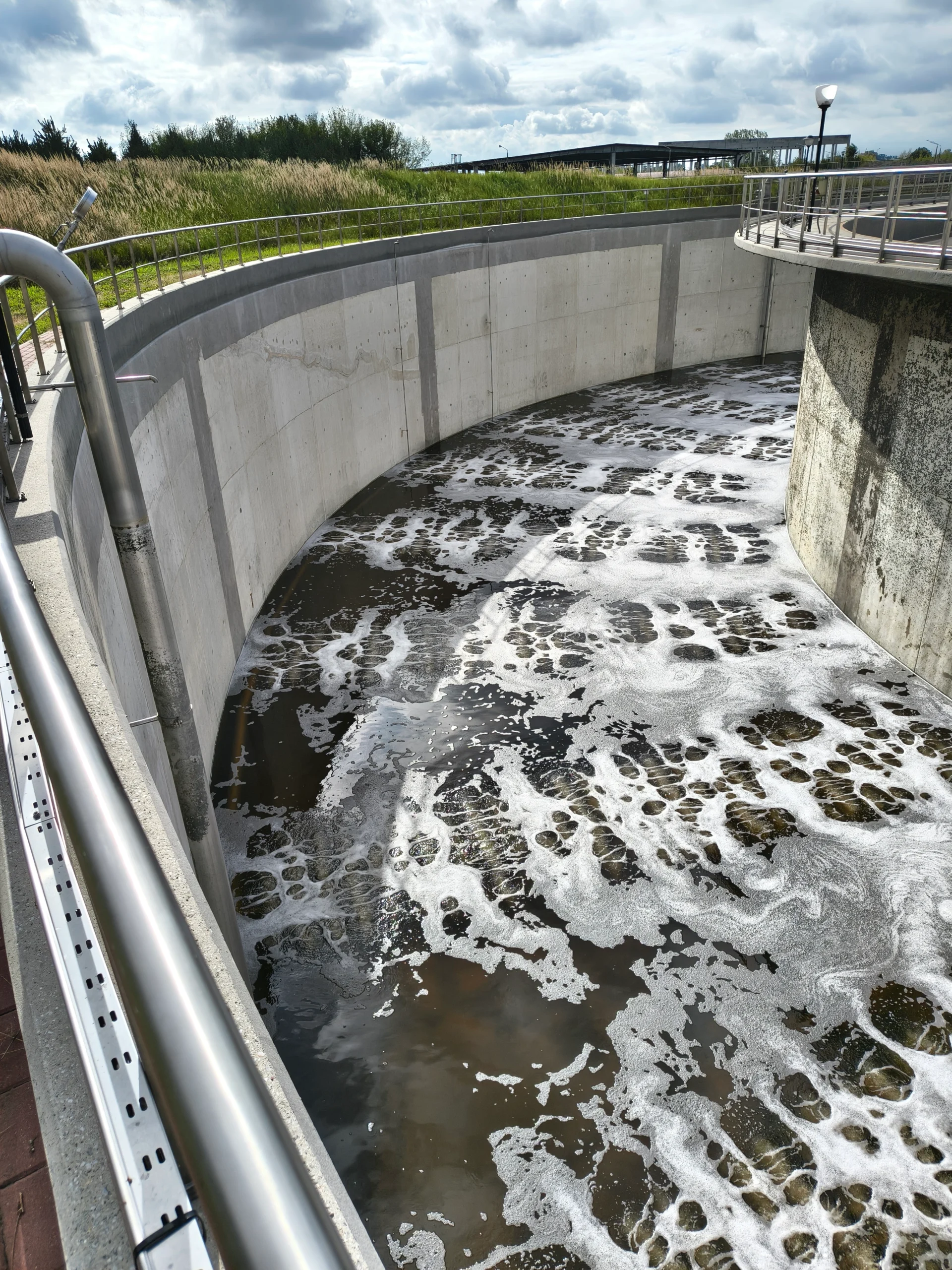 Kluczowa modernizacja w Grupowej Oczyszczalni Ścieków Sp. z o.o. w Kutnie – Nadzór nad remontem bioreaktora i infrastruktury!